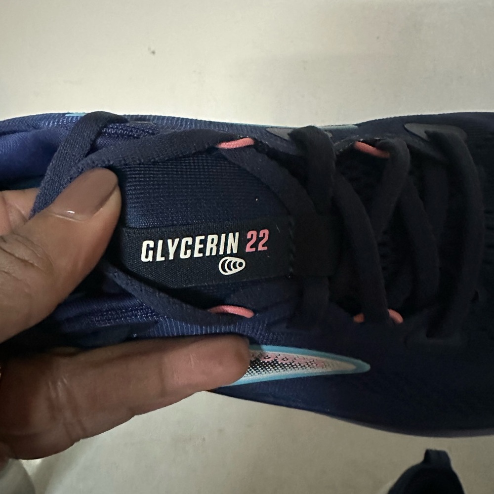 Brand new, never worn Glycerin 22 Running Shoes women’s